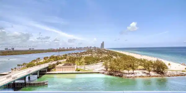 10295 Collins Ave #1014