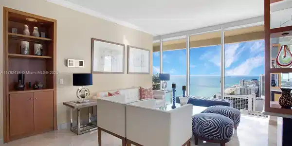 4775 Collins Ave