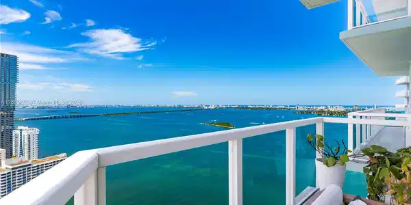 1900 N Bayshore Dr