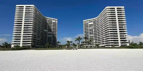 320 Seaview Ct