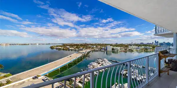 7601 E Treasure Dr Unit 1717