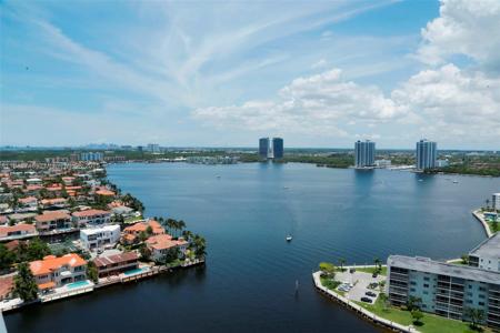 1000 W Island Blvd