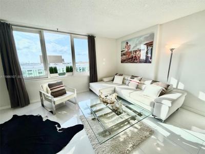 2301 Collins Ave