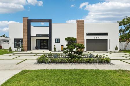 1304 SE 10th Ter