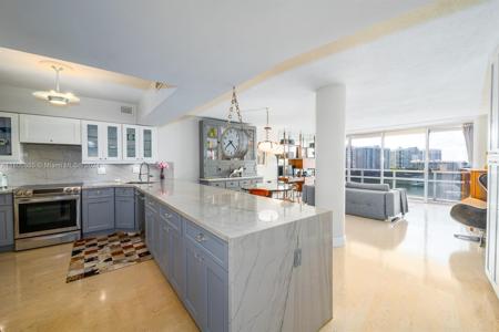 900 Bay Dr