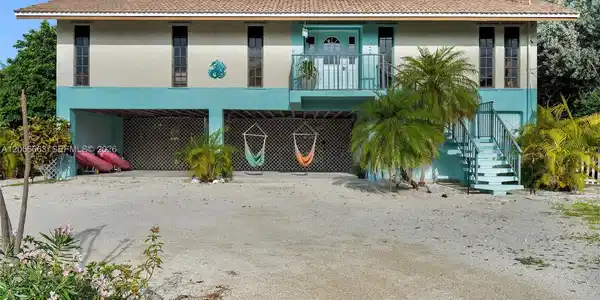 422 Calle Limon