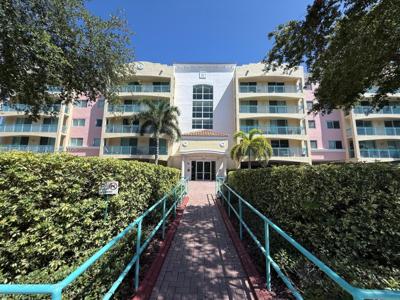 201 Golden Isles Dr