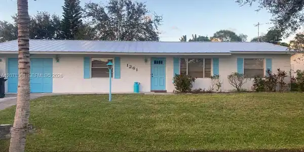 1261 SE Mendavia Ave