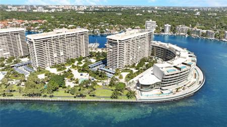 3 Grove Isle Dr
