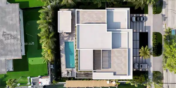 12735 Ixora Rd