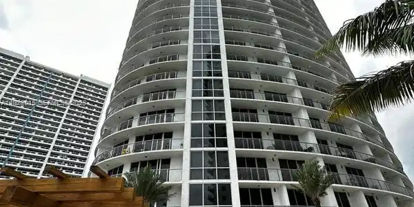 1750 N Bayshore Dr