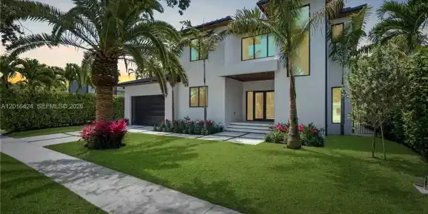 1940 Alamanda Dr