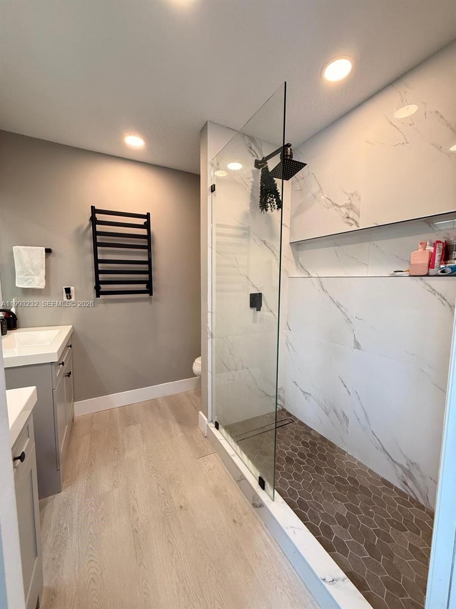 Image 4: Master Bathroom