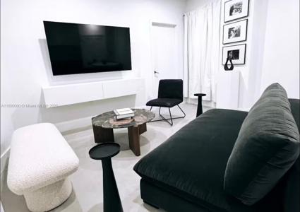 100 Collins Ave
