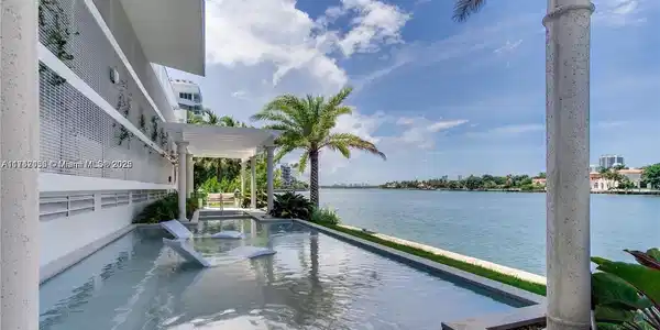 9821 E BAY HARBOR DR