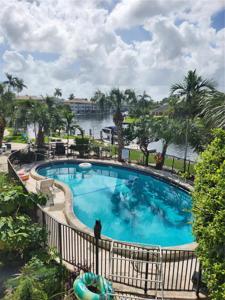 455 Golden Isles Dr