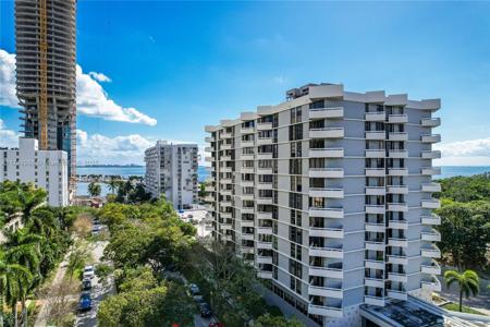 2501 BRICKELL AV
