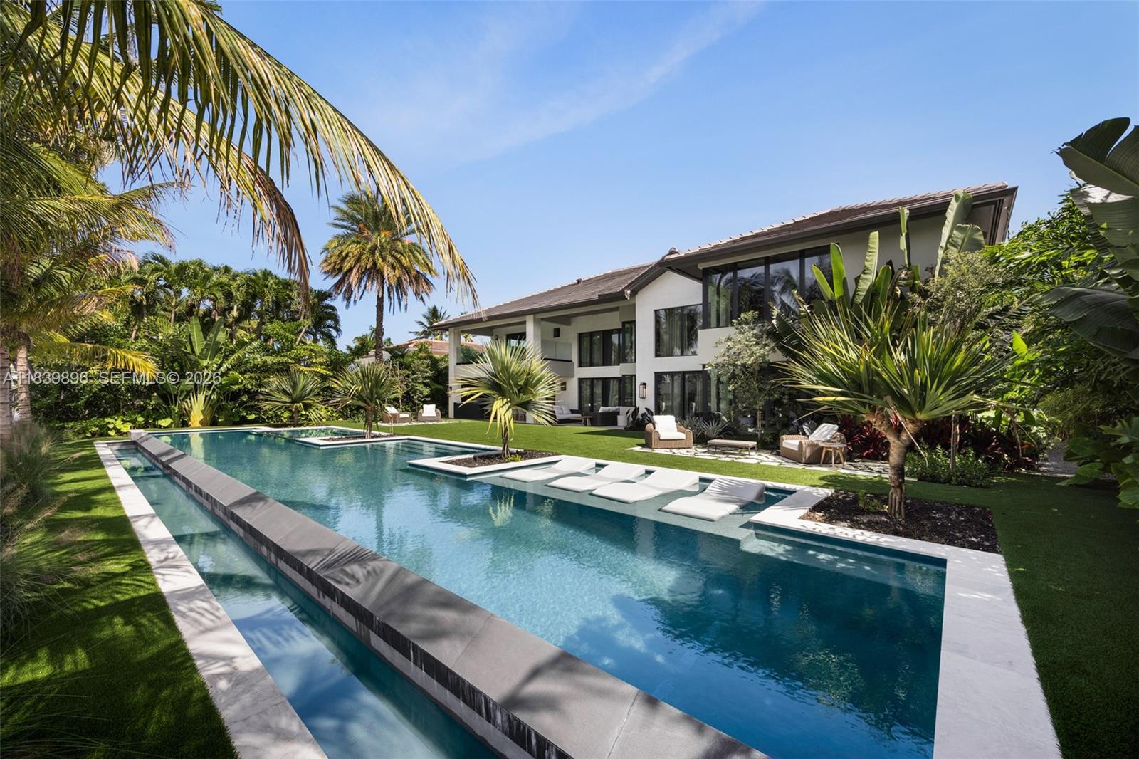 Image 1: Resort like outdoor area