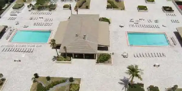 Image 4: Exterior Front