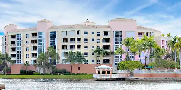 721 Crandon Blvd