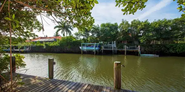 2135 Island Dr