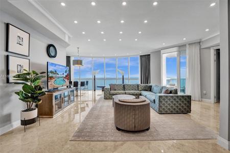18101 Collins Ave