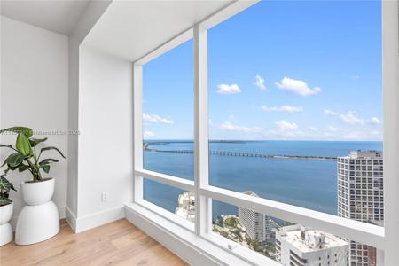 1425 Brickell Ave
