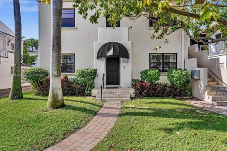 836 W 40th St