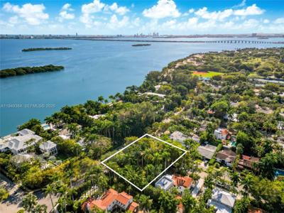 5810 N Bayshore Dr
