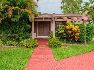 429 Leslie Dr