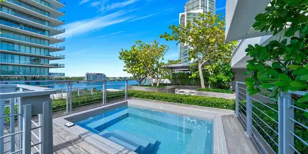 Image 3: Private Pool