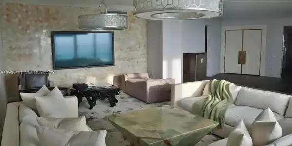 Image 3: Living Room