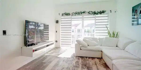 2721 OCEAN CLUB BLVD #303