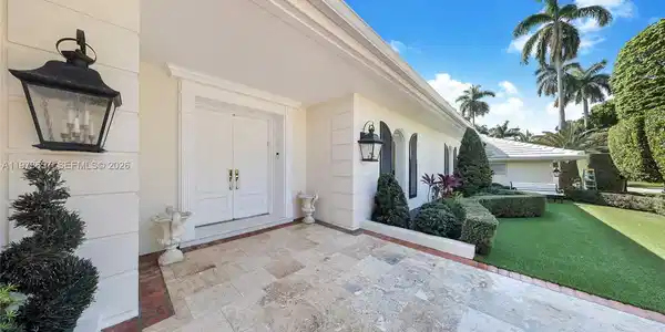 55 La Gorce Cir