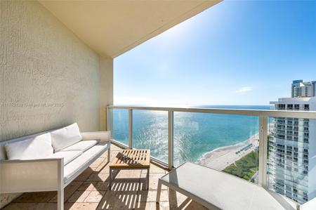 16699 Collins Ave