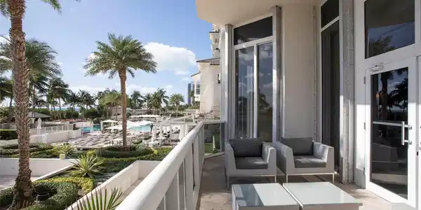 4775 Collins Ave