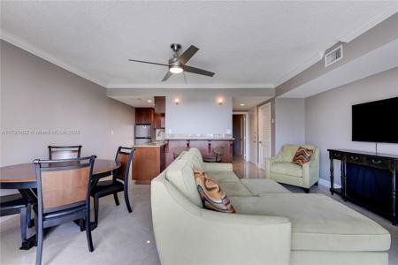 15 S Golfview Rd