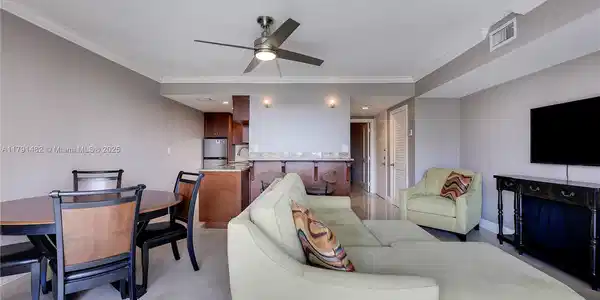15 S Golfview Rd