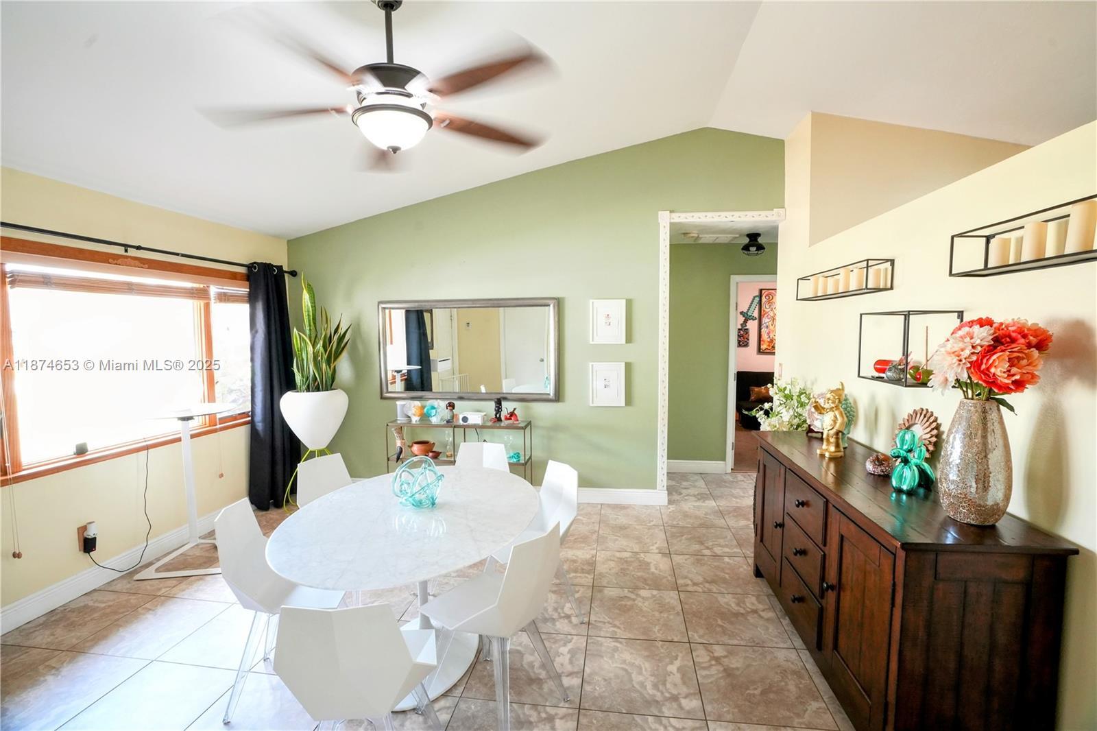 Image 2: Dining room