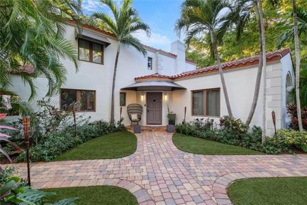 320 W 26th St