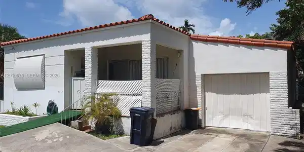 9508 Byron Ave
