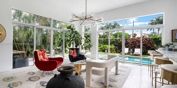 520 E Dilido Dr
