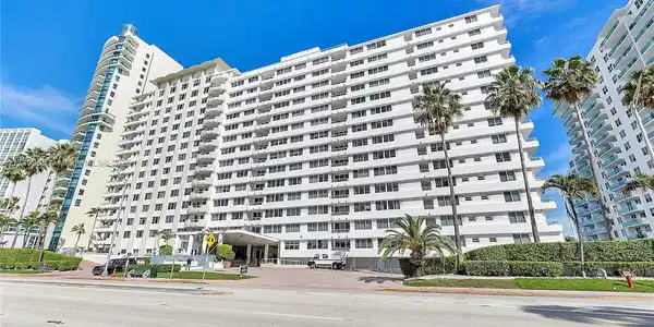 5005 Collins Ave