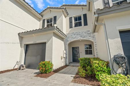 1105 SE 27th Ter