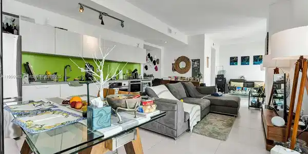 501 NE 31