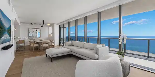 5875 Collins Ave