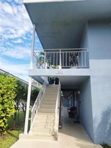 2033 Calais Dr
