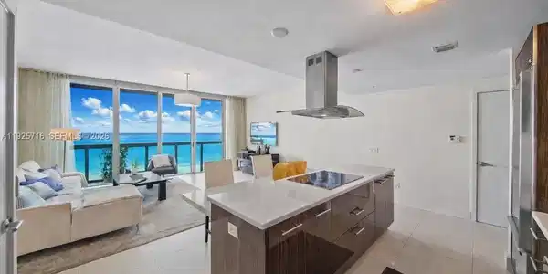 6899 Collins Ave