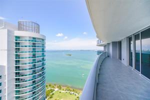 488 NE 18th St Unit 3711