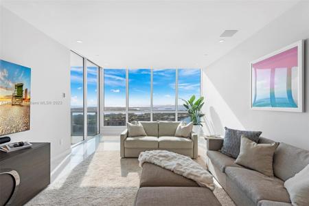 100 S Pointe Dr